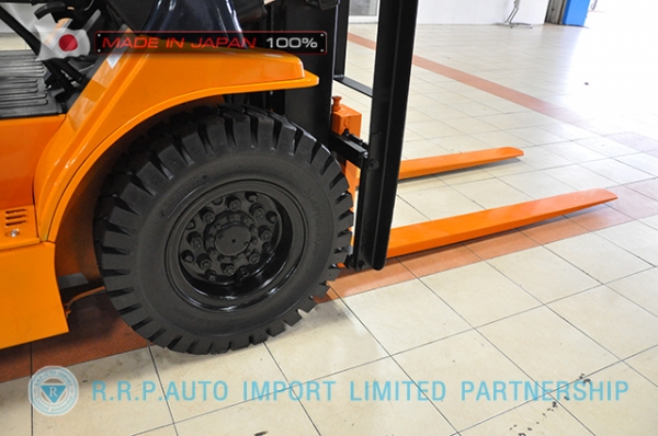 ขายรถโฟล์คลิฟท์มือสอง TOYOTA รุ่น 7FD25-12723 นำเข้าจากประเทศญี่ปุ่น 100\% ไม่เคยใช้งานในไทย