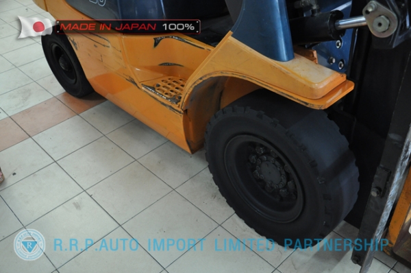 ขายรถโฟล์คลิฟท์มือสอง TOYOTA รุ่น 7FD25-12723 นำเข้าจากประเทศญี่ปุ่น 100\% ไม่เคยใช้งานในไทย