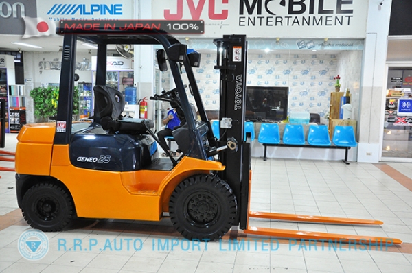 ขายรถโฟล์คลิฟท์มือสอง TOYOTA รุ่น 7FD25-12723 นำเข้าจากประเทศญี่ปุ่น 100\% ไม่เคยใช้งานในไทย