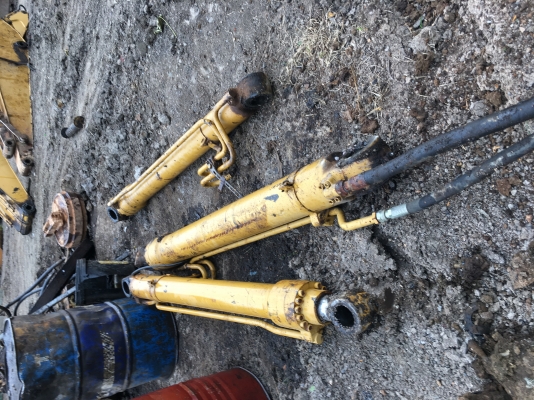 ขายอะไหล่ Cat320C เครื่อง ปั๊ม หัวเก๋ง บูมอาร์ม กระบอก