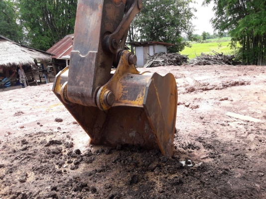 ขายแบ็คโฮHITACHI 200-3 สภาพใช้งานได้เอกสารเล่มทะเบียน ราคา420,000บ. สนใจ 0835601591 หรือ 0903494058