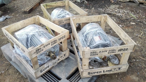 ** SOLD ** Rare item!! ** มอเตอร์ Mitsubishi 5 HP 220V Type SCL-KR ของใหม่นอนลังรุ่นใหม่ชนช้อป!!