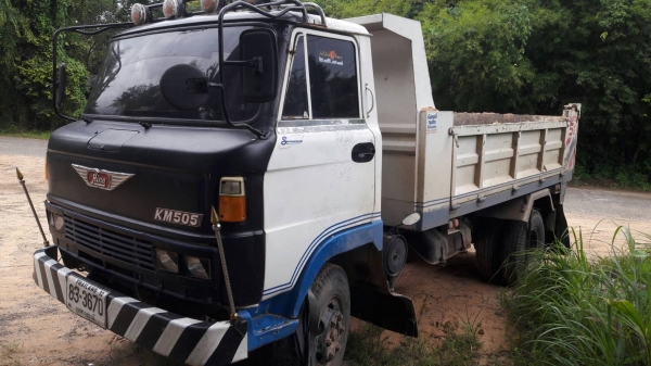 ขายด่วน 6ล้อ HINO KM ดั้มสภาพพร้อมใช้งาน เครื่องเกียร์ดี คัชชีสวย ยางพร้อมใช้งาน แอร์เย็น พ่วงมาลัยเ