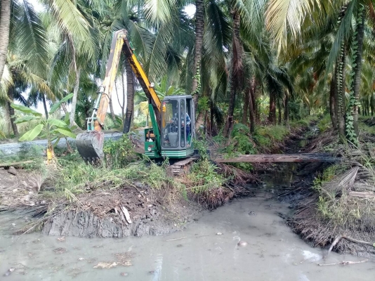 ขายด่วน แม็คโคร KOMATSU PC38UU-2 สภาพสวยพร้อมใช้งาน เครื่องปค้มดีเยี่ยม คอลโทรลน้ำมัน ปั้มนิ้ว รถพร้อมลุยงาน เอกสารสัญญาซื้อขาย สนใจสอบถาม 093-0764943  088-3223272 kตั้ม