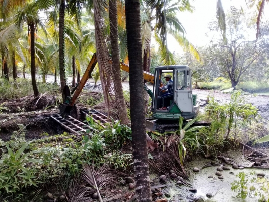 ขายด่วน แม็คโคร KOMATSU PC38UU-2 สภาพสวยพร้อมใช้งาน เครื่องปค้มดีเยี่ยม คอลโทรลน้ำมัน ปั้มนิ้ว รถพร้อมลุยงาน เอกสารสัญญาซื้อขาย สนใจสอบถาม 093-0764943  088-3223272 kตั้ม