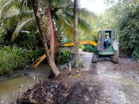 ขายด่วน แม็คโคร KOMATSU PC38UU-2 สภาพสวยพร้อมใช้งาน เครื่องปค้มดีเยี่ยม คอลโทรลน้ำมัน ปั้มนิ้ว รถพร้อมลุยงาน เอกสารสัญญาซื้อขาย สนใจสอบถาม 093-0764943  088-3223272 kตั้ม
