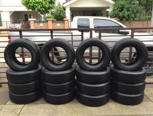 ยาง Bridgestone 245 70 16 ปี17 มี4ชุด ดอกเต็ม ไม่มีปะ เนื้อนิ่มๆ ใช้ยาว ราคาไม่แพง