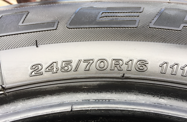 ยาง Bridgestone 245 70 16 ปี17 มี4ชุด ดอกเต็ม ไม่มีปะ เนื้อนิ่มๆ ใช้ยาว ราคาไม่แพง