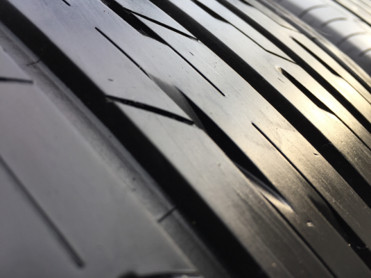 ยาง Bridgestone 245 50 18 ปี17 ดอกเต็ม ไม่มีปะ เนื้อนิ่มๆ ใช้ยาว ราคาไม่แพง