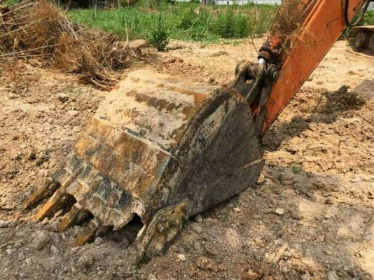 ขาย 425,000 HITACHI EX200-2 SUPER เครื่องดี ปั้มแรง โช่หนา เอวแน่น ไฟฟ้าครบ เอกสารเล่มทะเบียน รถอยู่ จ.สุรินทร์  090-772-3710 090-772-3708