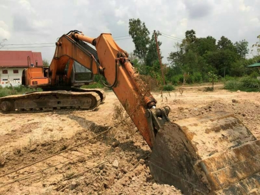 ขาย 425,000 HITACHI EX200-2 SUPER เครื่องดี ปั้มแรง โช่หนา เอวแน่น ไฟฟ้าครบ เอกสารเล่มทะเบียน รถอยู่ จ.สุรินทร์  090-772-3710 090-772-3708