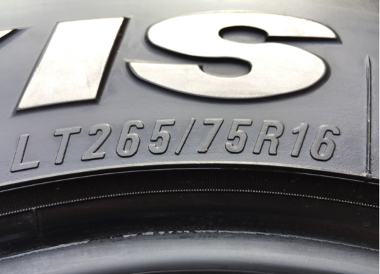 ยาง Mud Maxxis 265 75 16 ปลายปี16 ดอกเต็ม สวยคม ใช้ยาว ราคไม่แพง