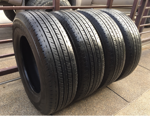 ยาง Bridgestone 215 70 16 ปี16 ดอกเต็ม ไม่มีปะ ใช้ยาว ราคาไม่แพง