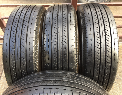 ยาง Bridgestone 215 70 16 ปี16 ดอกเต็ม ไม่มีปะ ใช้ยาว ราคาไม่แพง