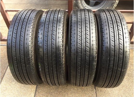 ยาง Bridgestone 215 70 16 ปี16 ดอกเต็ม ไม่มีปะ ใช้ยาว ราคาไม่แพง