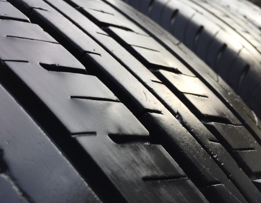 ยาง Bridgestone 215 70 16 ปี16 ดอกเต็ม ไม่มีปะ ใช้ยาว ราคาไม่แพง