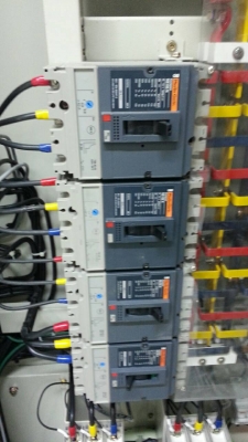 ขายตู้ไฟควบคุมเมนเบรคเกอร์ 125 แอมป์ ตู้ละ 30,000 บาทมี 2 ตู้ ขายตู้ไฟควบคุมเมนเบรคเกอร์ 125 แอมป์ ตู้ละ 30,000 บาทมี 2 ตู้