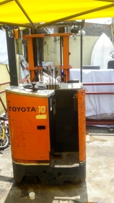 ขาย รถโฟล์คลิฟท์ไฟฟ้า TOYOTA R300 เก่าญี่ปุ่น แบบยืนขับ ยกได้ 3 เมตร ราคา 45,000 ขาย รถโฟล์คลิฟท์ไฟฟ้า TOYOTA R300 เก่าญี่ปุ่น แบบยืนขับ ยกได้ 3 เมตร ราคา 45,000