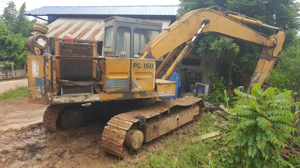 ขาย แบคโฮ KOMATSU PC150-2  สภาพพร้อมใช้งาน เครื่องดี ปั้มดี เอกสารใบซื้อขาย ราคาต่อรองได้ครับ