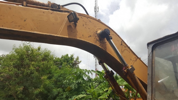 ขาย แบคโฮ KOMATSU PC150-2  สภาพพร้อมใช้งาน เครื่องดี ปั้มดี เอกสารใบซื้อขาย ราคาต่อรองได้ครับ