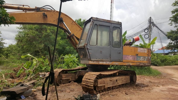 ขาย แบคโฮ KOMATSU PC150-2  สภาพพร้อมใช้งาน เครื่องดี ปั้มดี เอกสารใบซื้อขาย ราคาต่อรองได้ครับ