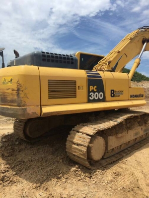 ขาย 1,790,000 KOMATSU pc 300-8 MO ทำงาน 15,000 ชม.ไฟฟ้าครบ เครื่องดี ปั้มแรง เอวแน่น ช่วงล่างเต็ม แอร์เย็น รถสวยพร้อมใช้ เอกสารแจ้งจำหน่าย รถอยู่ กทม. 090-772-3710 090-772-3708