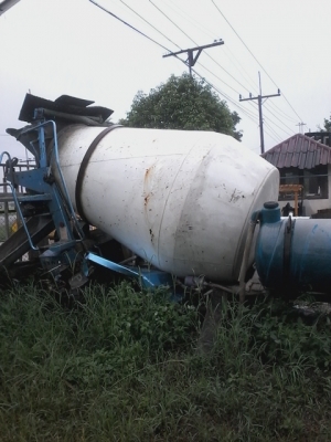 ขายถูกสุดๆๆไปเลย โม่ปูน ขนาด2.5 คิว เก่าจากนอก ราคา 170,000 บาท สนใจ 089-2619445 ขายถูกสุดๆๆไปเลย โม่ปูน ขนาด2.5 คิว เก่าจากนอก ราคา 170,000 บาท สนใจ 089-2619445