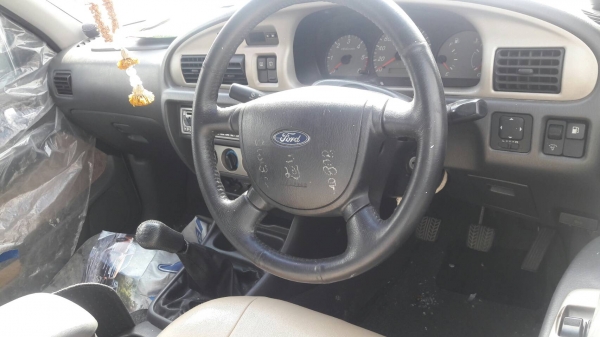 รถ FORD รถครอบครัว SUV ขับ2 ปี 06 เครื่องติดขับได้  มีเล่มพร้อมเล่มชุดโอนบุคคล  ไม่ผ่านประกัน ราคา 98,000 บ. รถอยู่ดอนเมือง