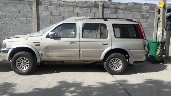 รถ FORD รถครอบครัว SUV ขับ2 ปี 06 เครื่องติดขับได้  มีเล่มพร้อมเล่มชุดโอนบุคคล  ไม่ผ่านประกัน ราคา 98,000 บ. รถอยู่ดอนเมือง