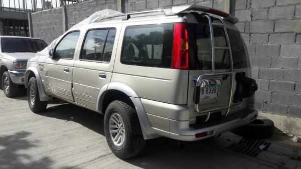 รถ FORD รถครอบครัว SUV ขับ2 ปี 06 เครื่องติดขับได้  มีเล่มพร้อมเล่มชุดโอนบุคคล  ไม่ผ่านประกัน ราคา 98,000 บ. รถอยู่ดอนเมือง