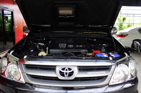 TOYOTA FORTUNER 3.0 D4D ตัวTOP 4WD ขับเคลื่อน4ล้อ Airbag ABS