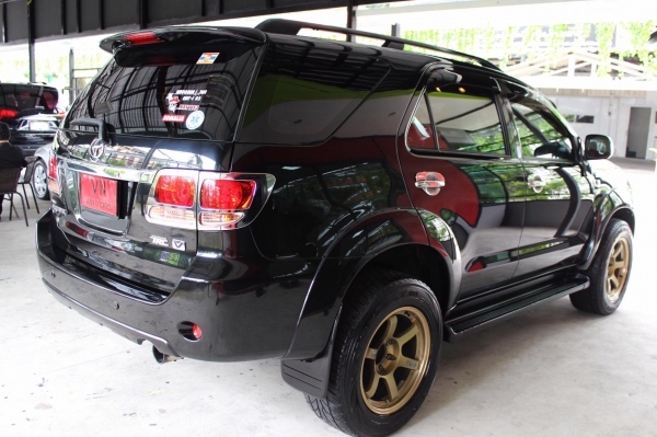TOYOTA FORTUNER 3.0 D4D ตัวTOP 4WD ขับเคลื่อน4ล้อ Airbag ABS