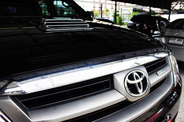 TOYOTA FORTUNER 3.0 D4D ตัวTOP 4WD ขับเคลื่อน4ล้อ Airbag ABS
