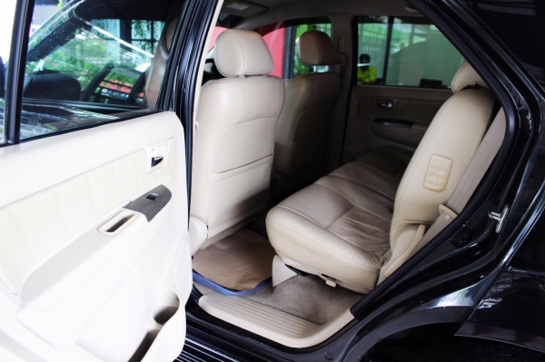 TOYOTA FORTUNER 3.0 D4D ตัวTOP 4WD ขับเคลื่อน4ล้อ Airbag ABS