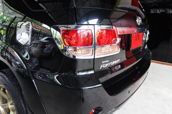 TOYOTA FORTUNER 3.0 D4D ตัวTOP 4WD ขับเคลื่อน4ล้อ Airbag ABS