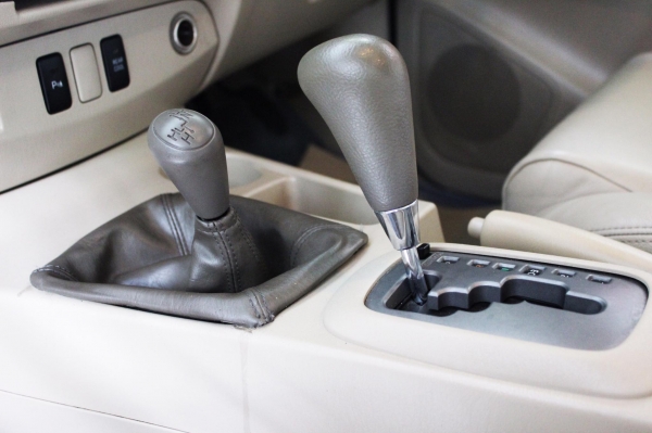 TOYOTA FORTUNER 3.0 D4D ตัวTOP 4WD ขับเคลื่อน4ล้อ Airbag ABS