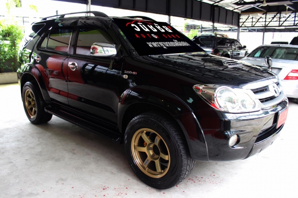 TOYOTA FORTUNER 3.0 D4D ตัวTOP 4WD ขับเคลื่อน4ล้อ Airbag ABS