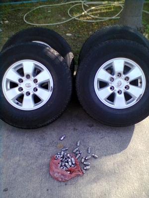 ปรับราคาใหม่ขายยางพร้อมแม็กสวยๆ toyota 6 รู ขอบ15  2ชุด  ยางบริสโตร์ 255/70R15 ยางปี2010 และน๊อต 48 ตัว
