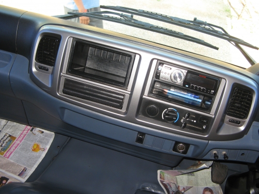 ขาย 6 ล้อ ฮีโน่ เมก้า 150 แรง ตู้ 3 บานยาว 5.50 ม. ปี 2009 สภาพเดิม ๆ สวยจัดกว่า 99\% บรรทุกของเบา เครื่องแน่น คัสซีสวยกิ๊ป ตู้ใหม่เอื่ยม วิ่ง 7x,xxx โล สนใจชมรถก่อนได้ครับ ขาย 6 ล้อ ฮีโน่ เมก้า 150 แรง ตู้ 3 บานยาว 5.50 ม. ปี 2009 สภาพเดิม ๆ สวยจัดกว่า 99\% บรรทุกของเบา เครื่องแน่น คัสซีสวยกิ๊ป ตู้ใหม่เอื่ยม วิ่ง 7x,xxx โล สนใจชมรถก่อนได้ครับ