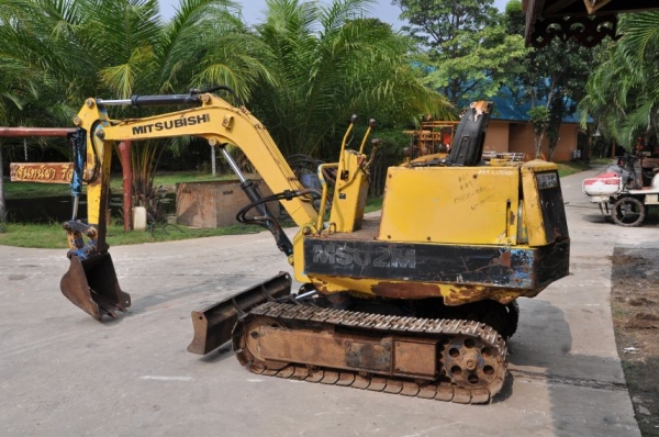 ลดรับปีใหม่...แบคโฮmitsubishi pc20 แทรกเหล็ก นำเข้าญี่ปุ่น ขาย138,000บาท!!!