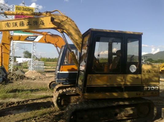 ขายรถขุดเก่านอก CAT E70B แทรคยาง ตามสภาพ