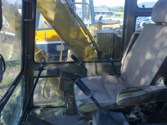 ขายรถขุดเก่านอก CAT E70B แทรคยาง ตามสภาพ