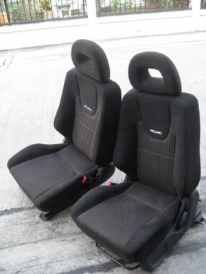ขายชุดเบาะRECARO หน้าหลังของPAJERO MINIครับ ครบเซ็ต