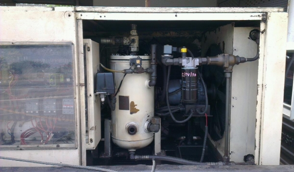 ขายด่วน ปั้มลม Air Screw ยี่ห้อ INGERSOLL Rand 58.5KW (75HP) พร้อมใช้งาน นครปฐม