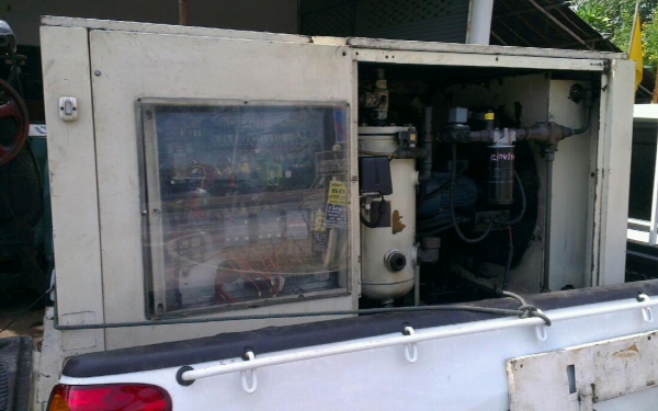 ขายด่วน ปั้มลม Air Screw ยี่ห้อ INGERSOLL Rand 58.5KW (75HP) พร้อมใช้งาน นครปฐม