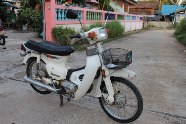 C700สีขาว(สีหายาก)ทะเบียนโอนพร้อมประกวดขายถูก12800บาท