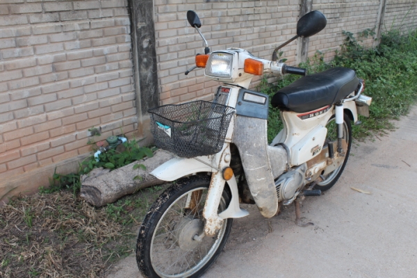 C700สีขาวรุ่นแรกมีทะเบียน(ขาดชุดโอน)พร้อมประกวดขายถูก9800บาท