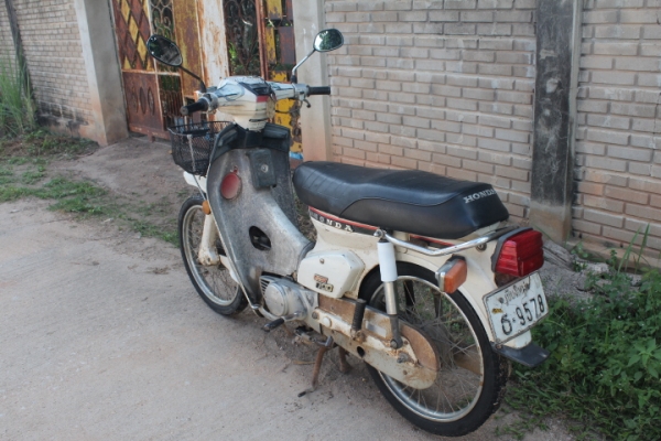 C700สีขาวรุ่นแรกมีทะเบียน(ขาดชุดโอน)พร้อมประกวดขายถูก9800บาท