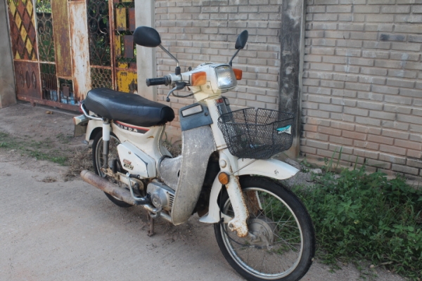 C700สีขาวรุ่นแรกมีทะเบียน(ขาดชุดโอน)พร้อมประกวดขายถูก9800บาท