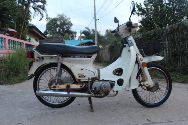 C700สีขาว(สีหายาก)รถเดิมๆพร้อมประกวดมีทะเบียนขายถูกๆ9700บาท